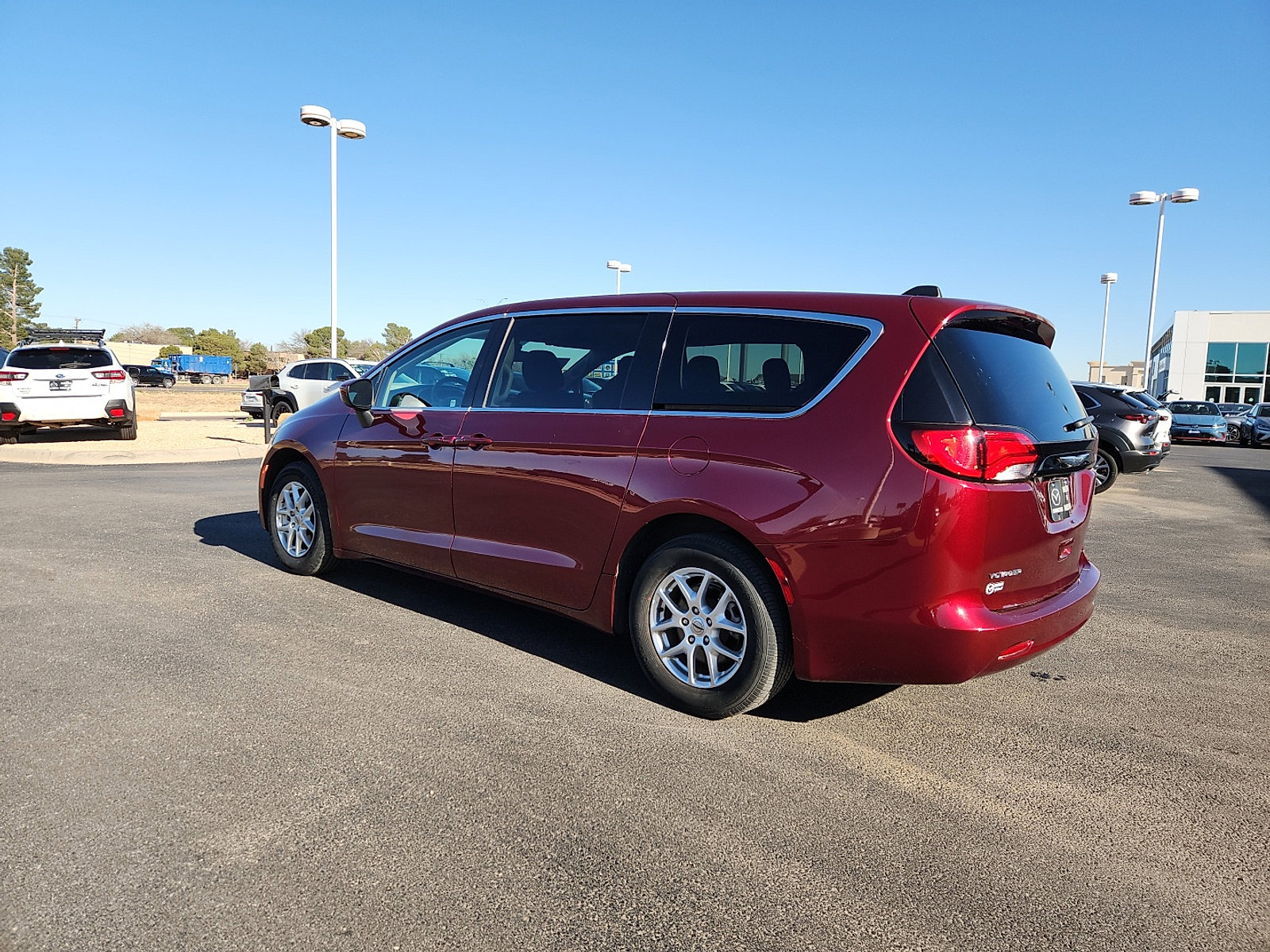 Used 2023 Chrysler Voyager LX image 4