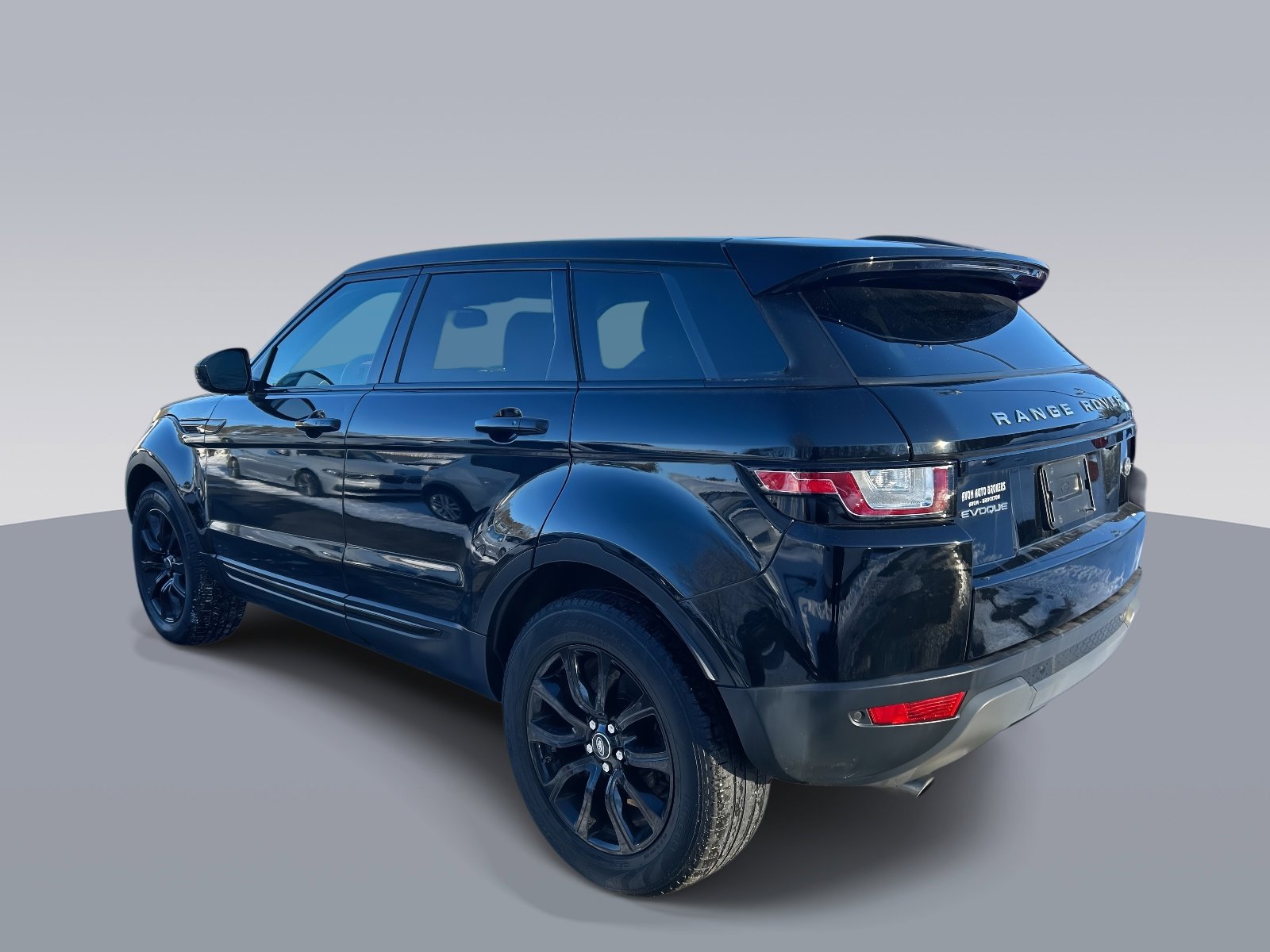Used 2019 Land Rover Range Rover Evoque SE Premium image 5