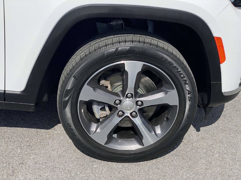 Used 2023 Jeep Grand Cherokee L Limited AWD/4WD image 51