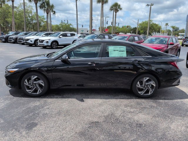 New 2026 Hyundai Elantra Limited FWD image 7