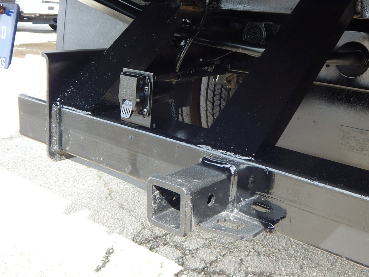 Used 2018 Isuzu NPR image 12