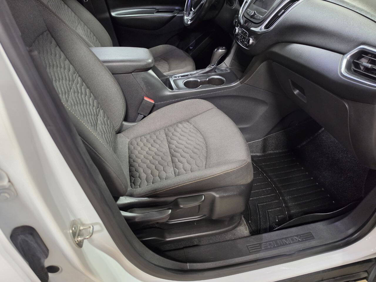 Used 2020 Chevrolet Equinox LT AWD/4WD image 16