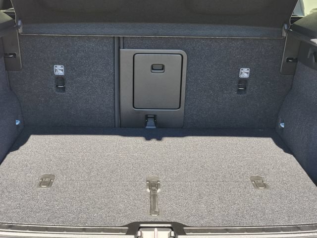 New 2026 Volvo XC40 B5 Plus w/ Protection Package Premier AWD/4WD image 18