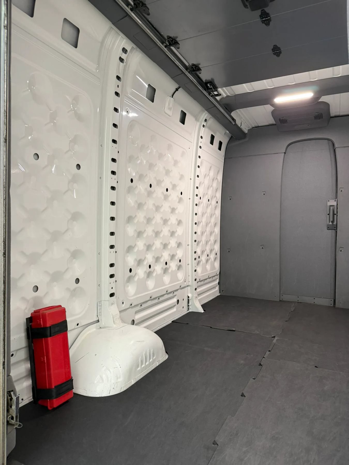 Used 2024 Rivian Delivery 500 FWD image 19