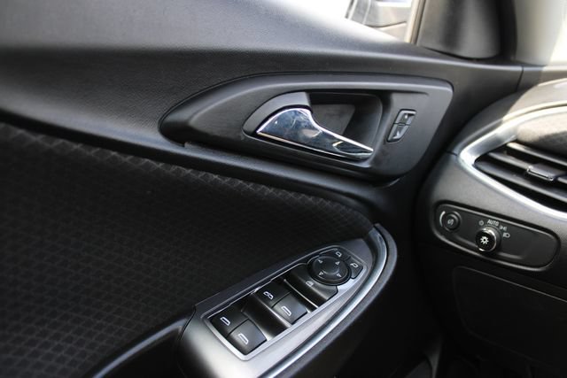 Used 2016 Chevrolet Malibu LT FWD image 11
