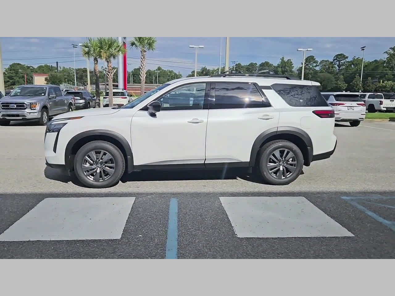 New 2026 Nissan Pathfinder SV w/ Cargo Package FWD image 24
