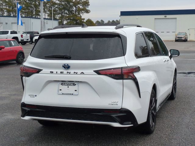 Used 2023 Toyota Sienna XSE image 3