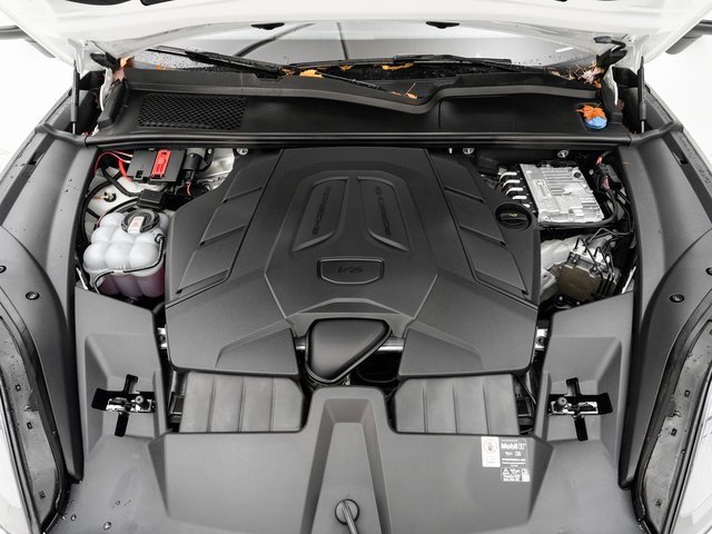 Used 2025 Porsche Cayenne image 28
