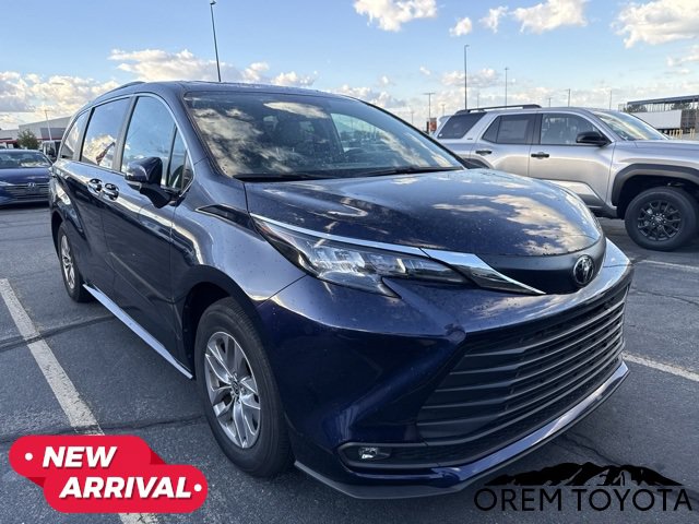 Used 2026 Toyota Sienna XLE FWD image 11