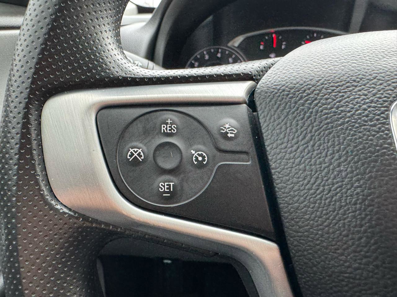 Used 2024 GMC Terrain SLE w/ Driver Convenience Package image 18