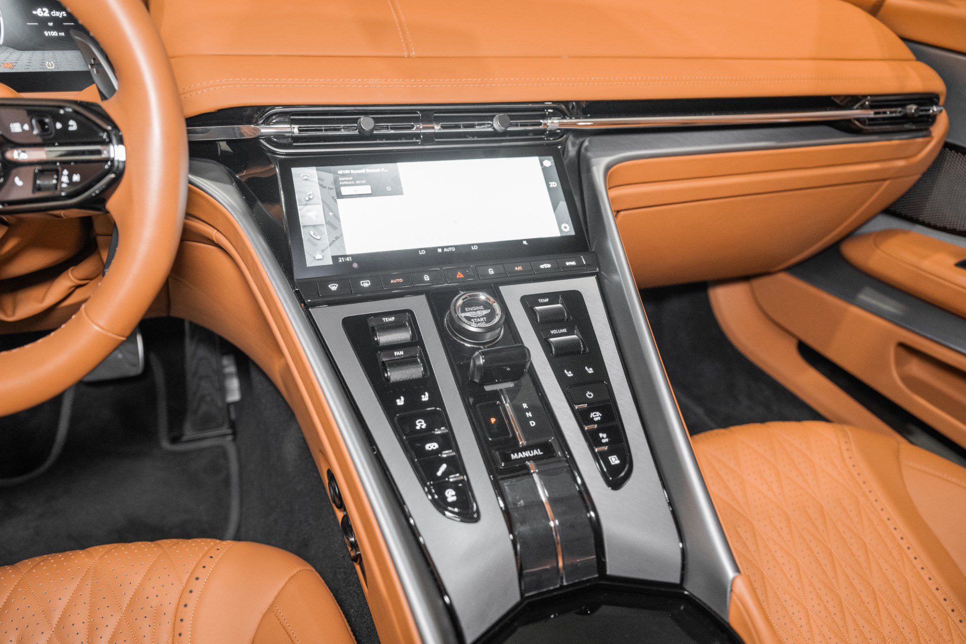 Used 2024 Aston Martin DB12 Coupe RWD image 21