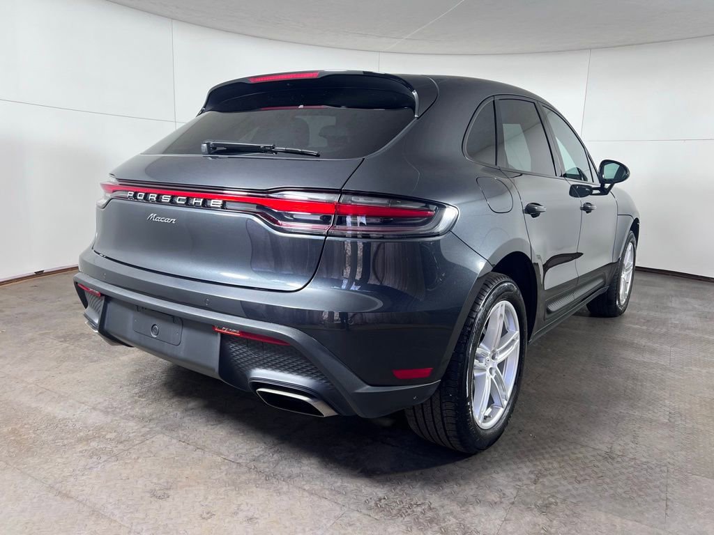 Certified 2025 Porsche Macan image 7