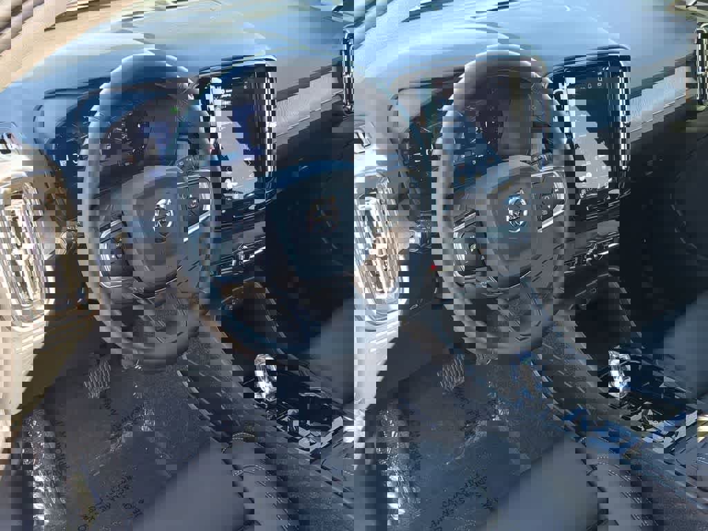 Used 2026 Volvo XC40 B5 Plus w/ Protection Package Premier image 2