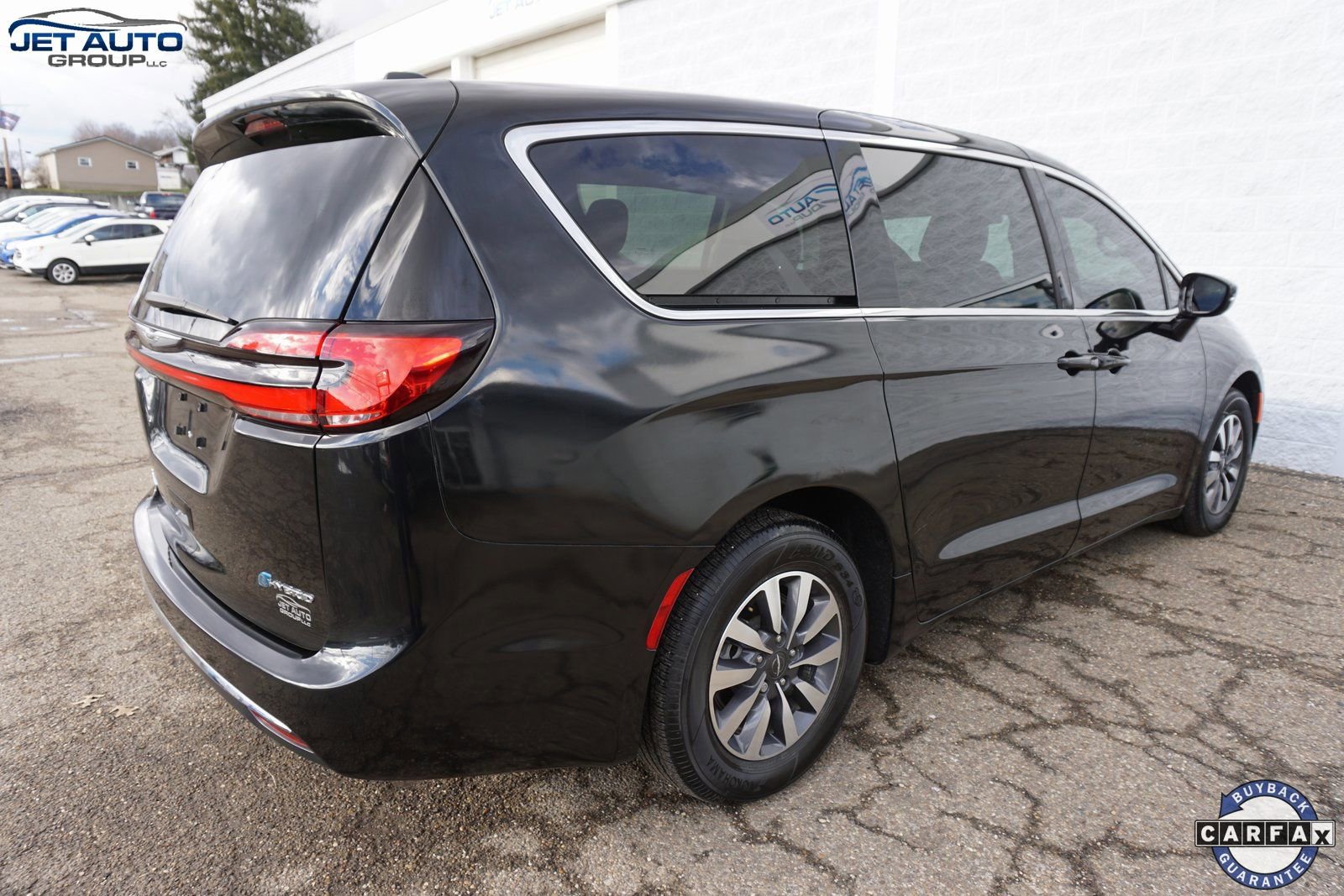 Used 2022 Chrysler Pacifica Touring-L image 10