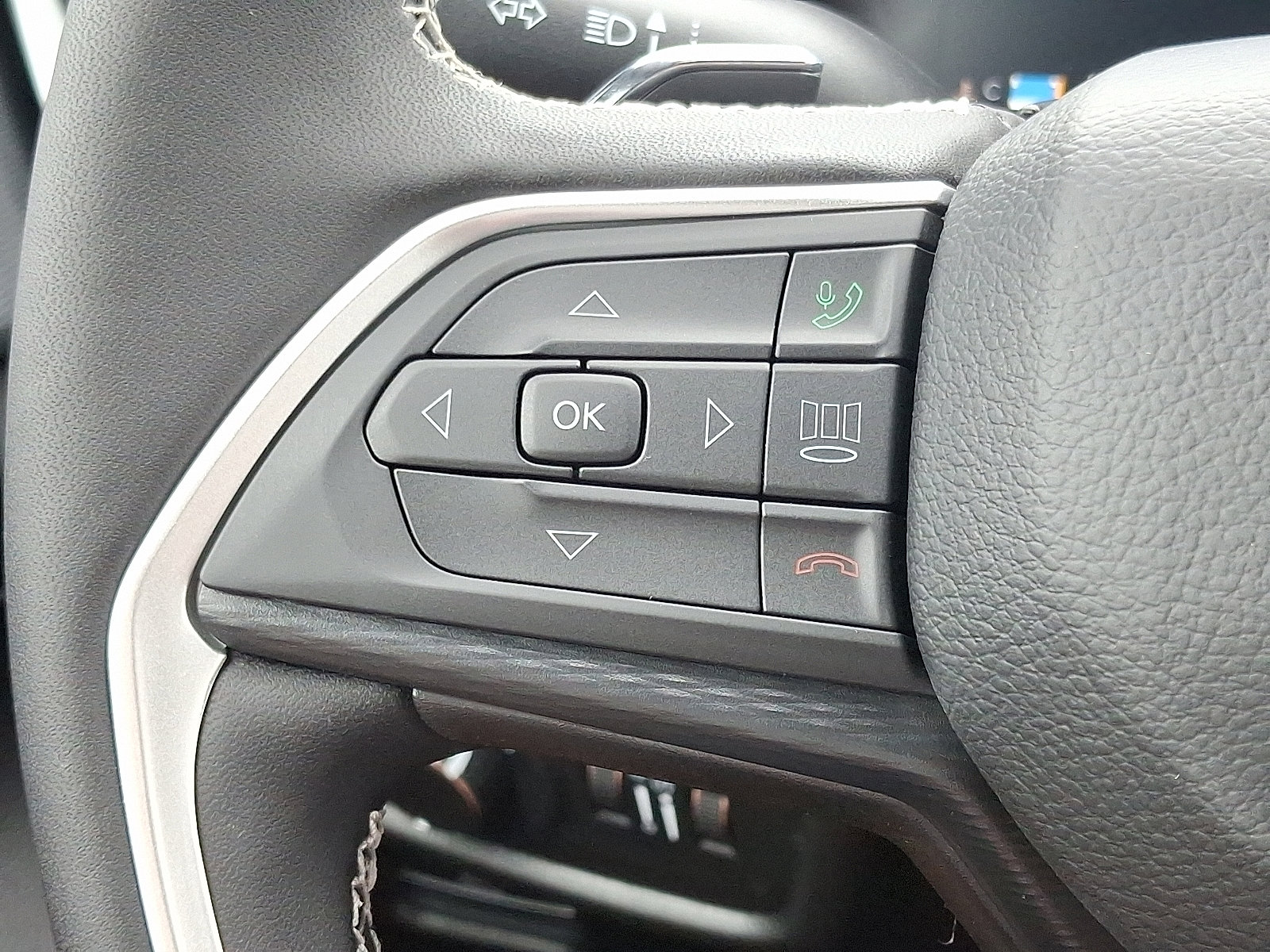 New 2025 Jeep Grand Cherokee L Altitude w/ Trailer Tow Package image 14