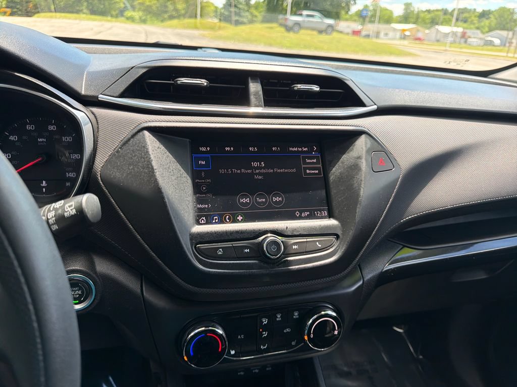 Used 2021 Chevrolet TrailBlazer LT AWD/4WD image 16