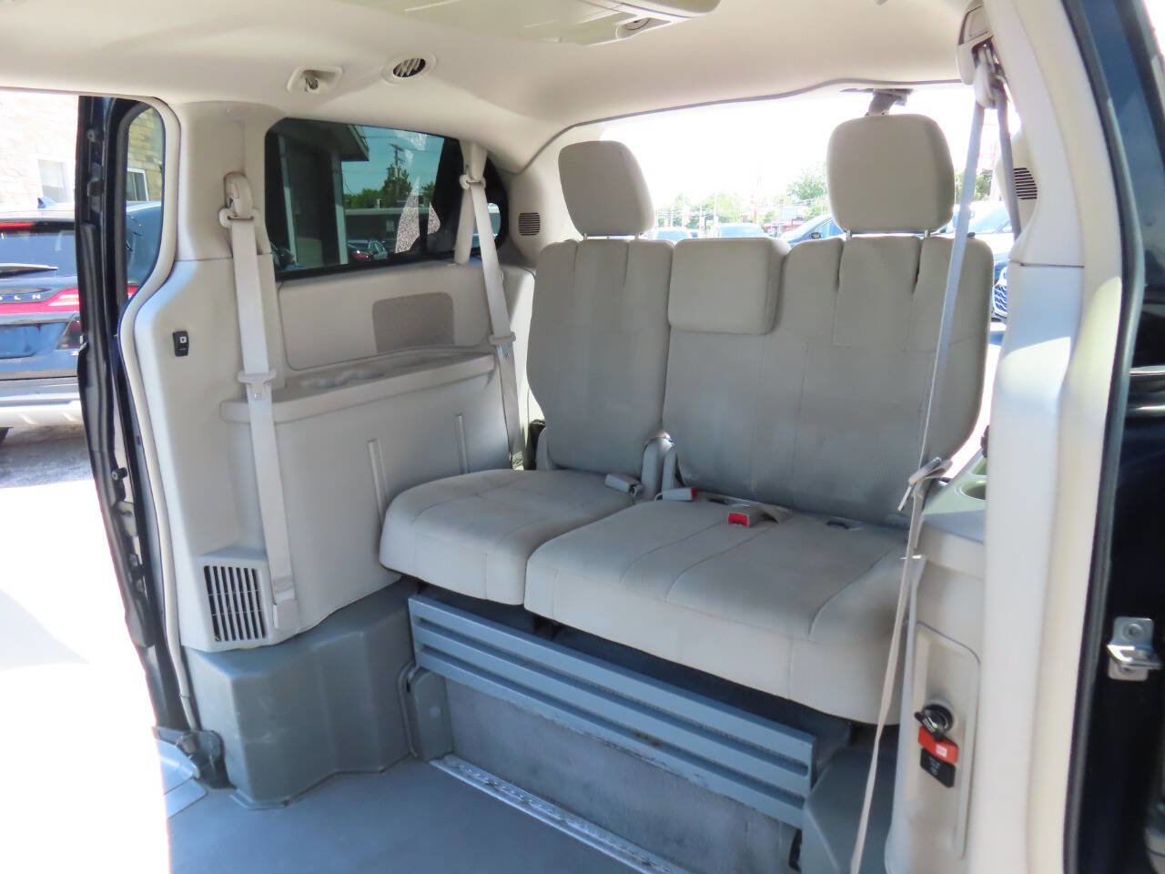 Used 2012 Dodge Grand Caravan Crew w/ Crew Value Pkg FWD image 20
