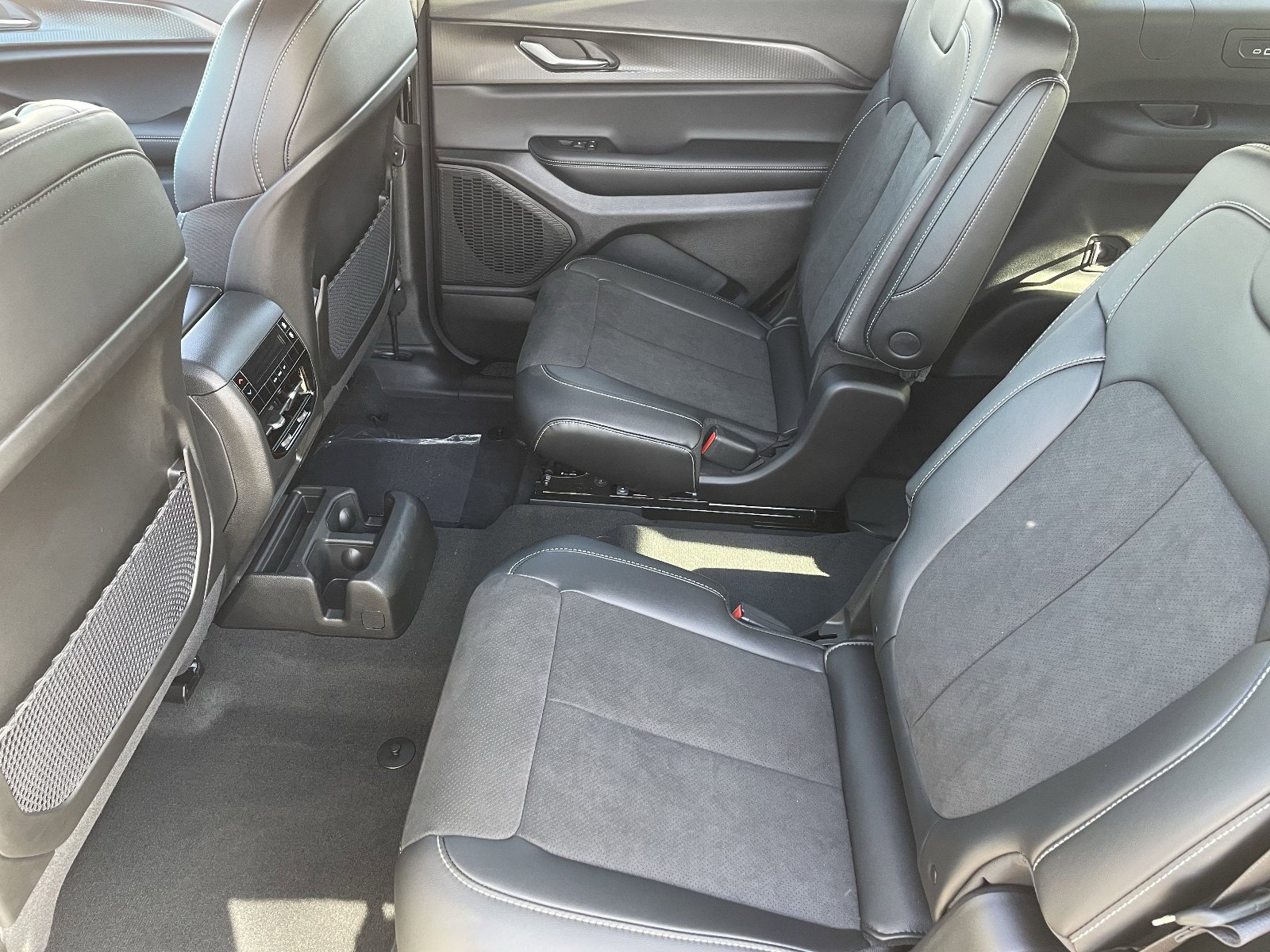 New 2025 Jeep Grand Cherokee L Altitude AWD/4WD image 14