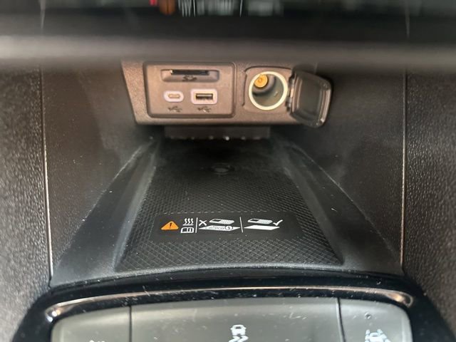 Used 2022 Chevrolet Bolt EUV LT w/ Comfort Package image 18