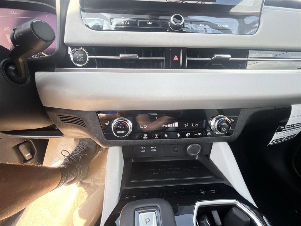 New 2025 Mitsubishi Outlander SE image 19