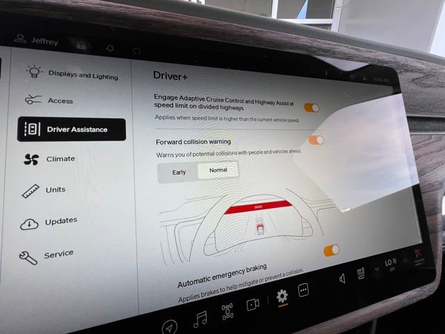 Used 2024 Rivian R1S Adventure image 11