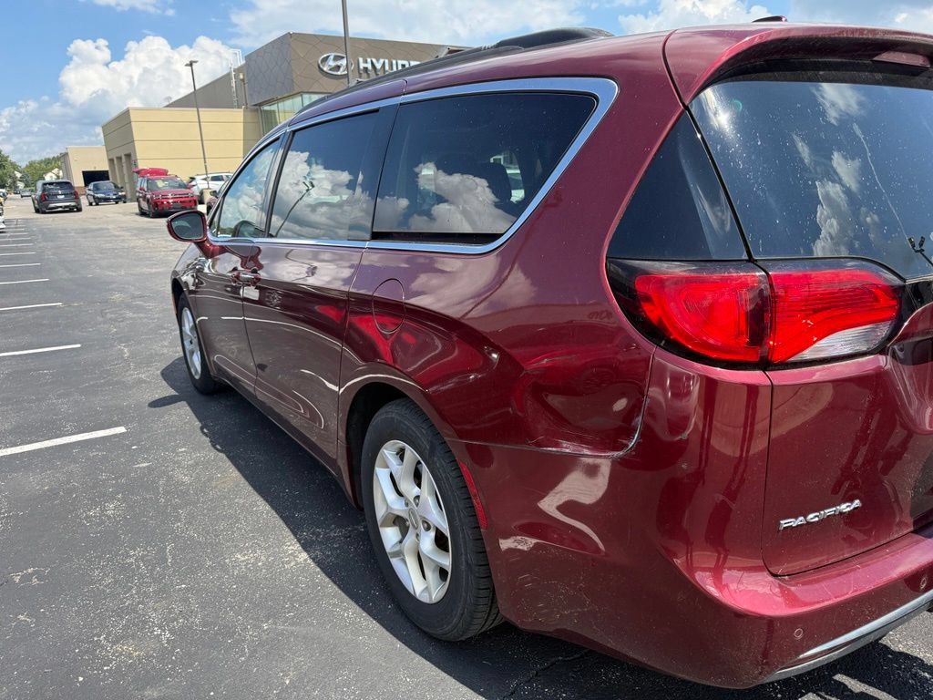 Used 2018 Chrysler Pacifica Touring Plus w/ Tire & Wheel Group FWD image 7