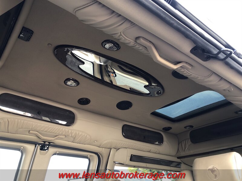 Used 2010 Chevrolet Express 1500 w/ Preferred Equipment Group RWD image 19