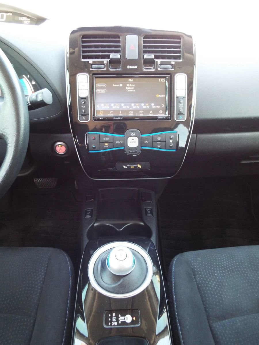 Used 2016 Nissan Leaf SV w/ Premium Package image 22