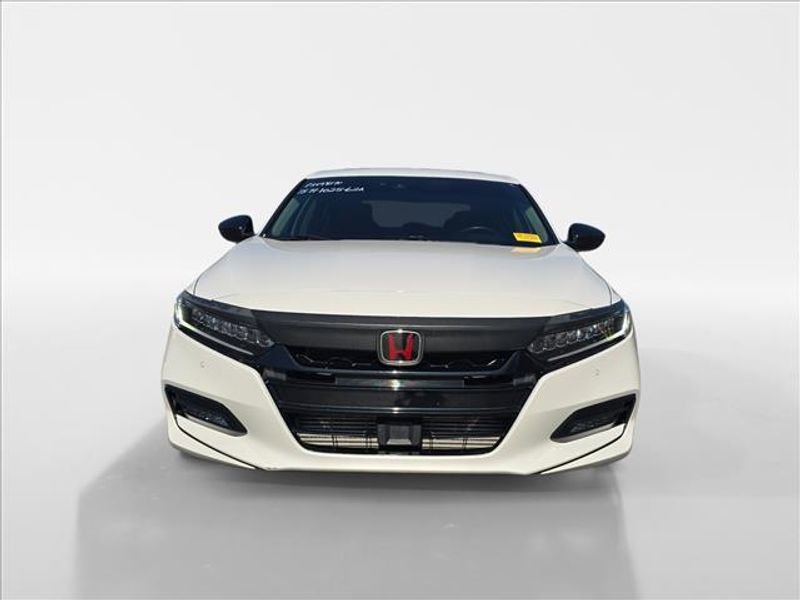 Used 2018 Honda Accord Touring image 8