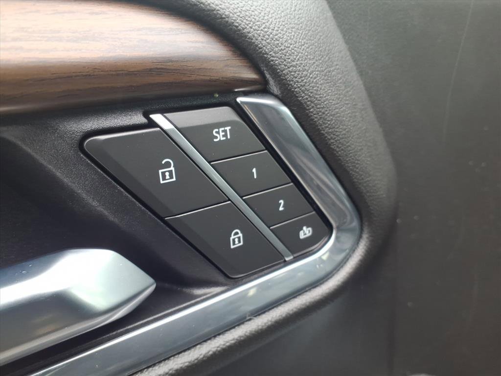 Certified 2025 GMC Sierra 1500 SLT image 9