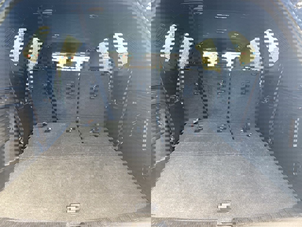 Used 2025 GMC Acadia Elevation image 17