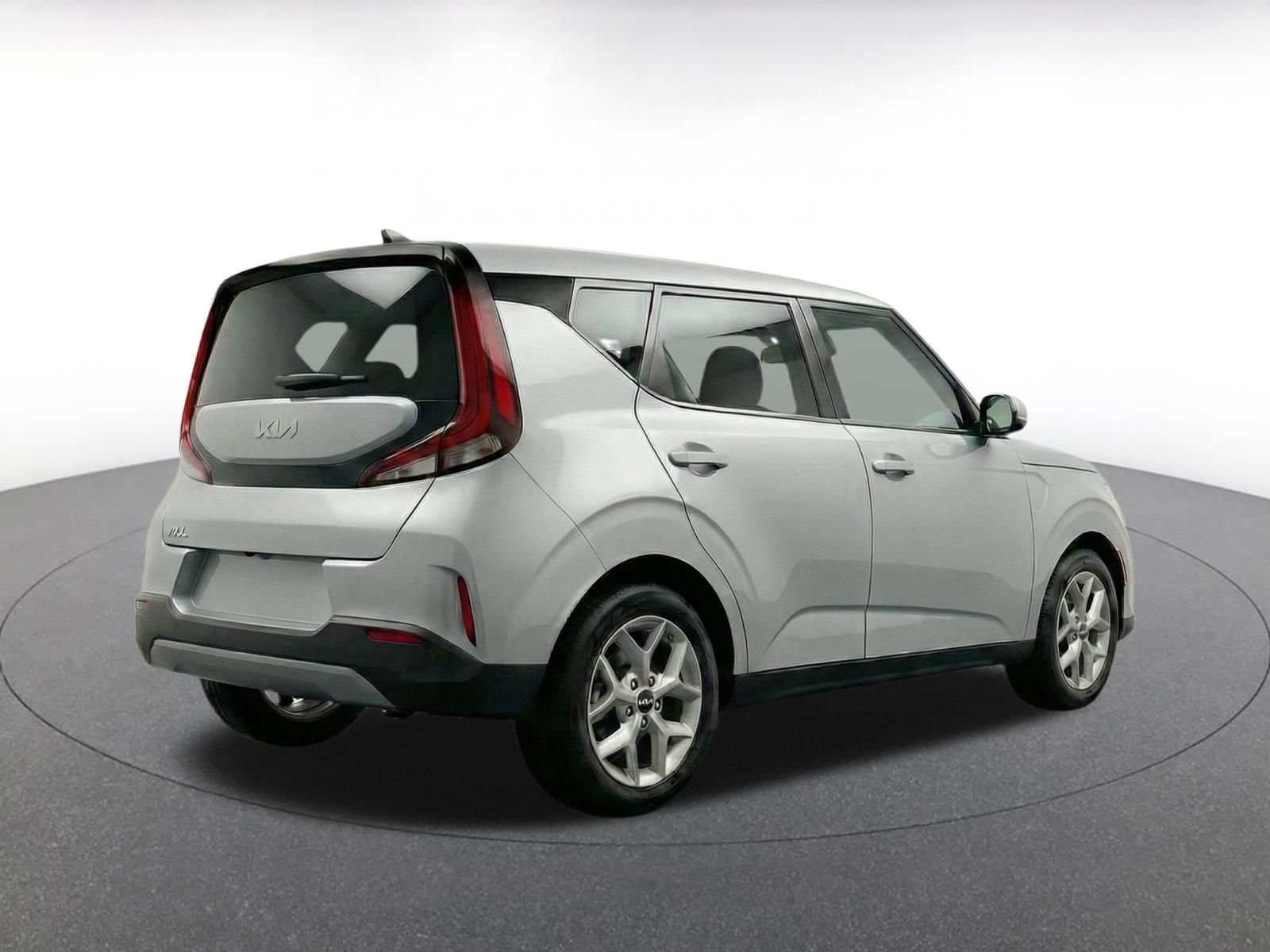Used 2025 Kia Soul LX w/ LX Technology Package FWD image 9