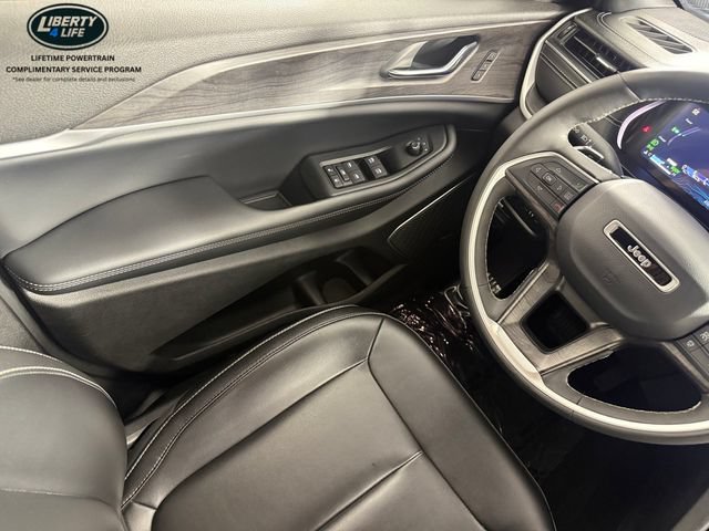 Used 2024 Jeep Grand Cherokee Limited 4xe AWD/4WD image 32