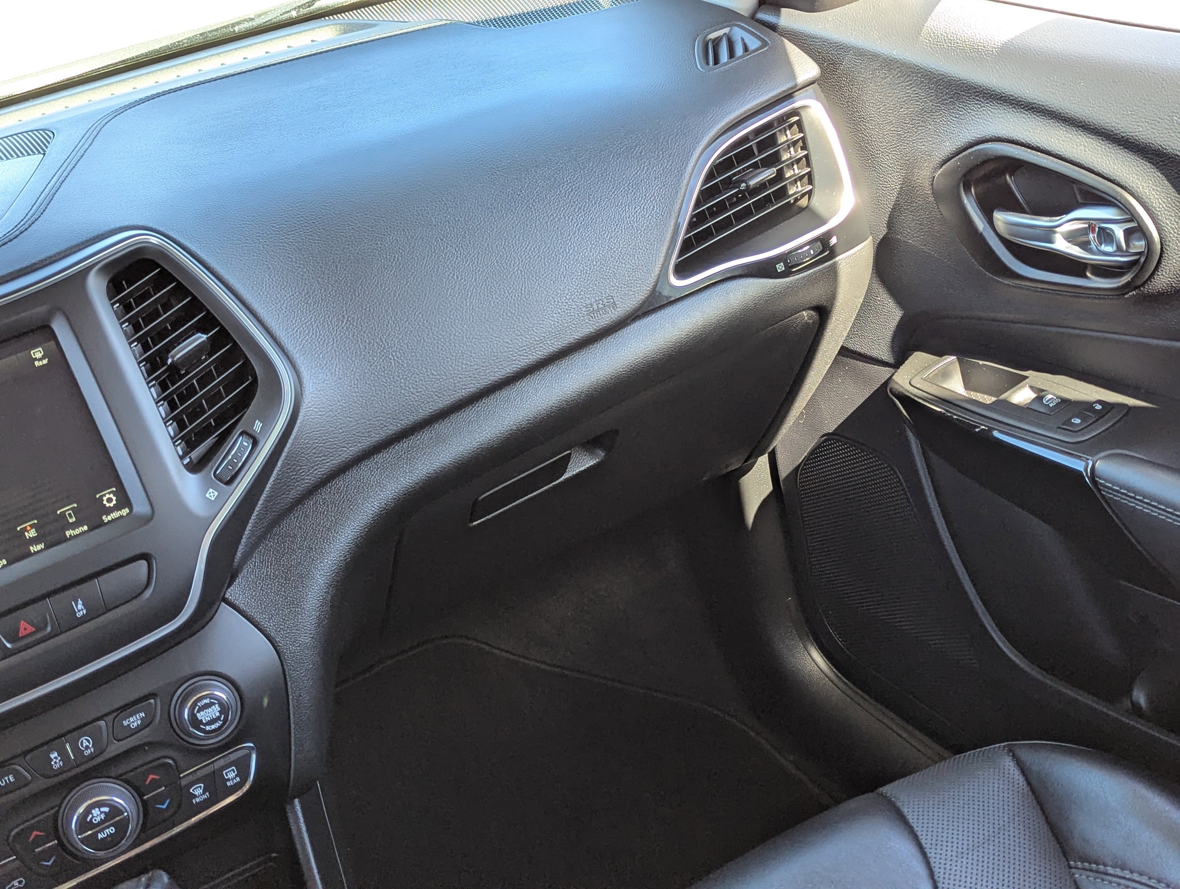 Used 2023 Jeep Cherokee Altitude Lux image 19