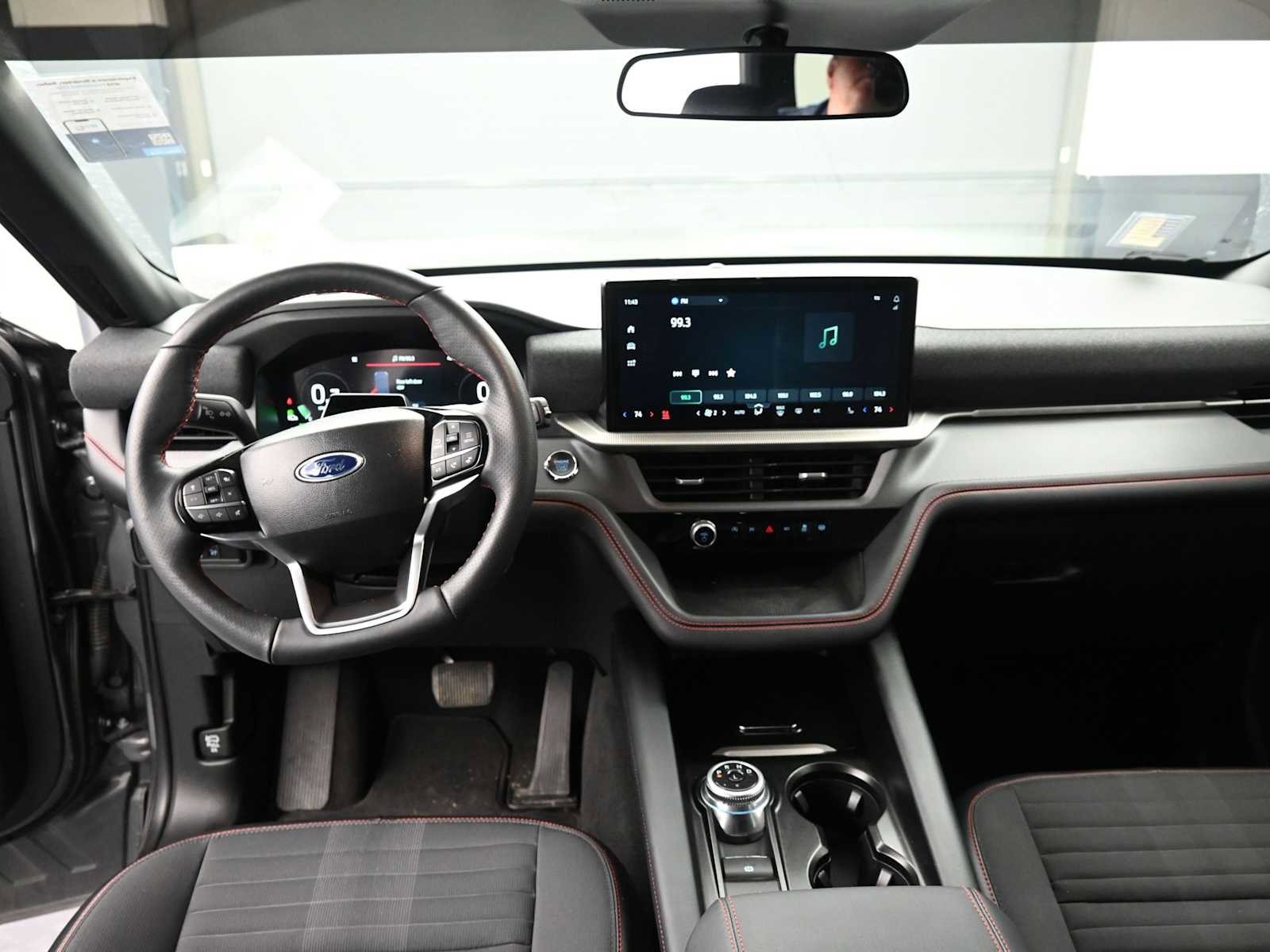 Used 2025 Ford Explorer ST-Line image 16