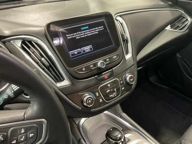 Used 2017 Chevrolet Malibu LT FWD image 23