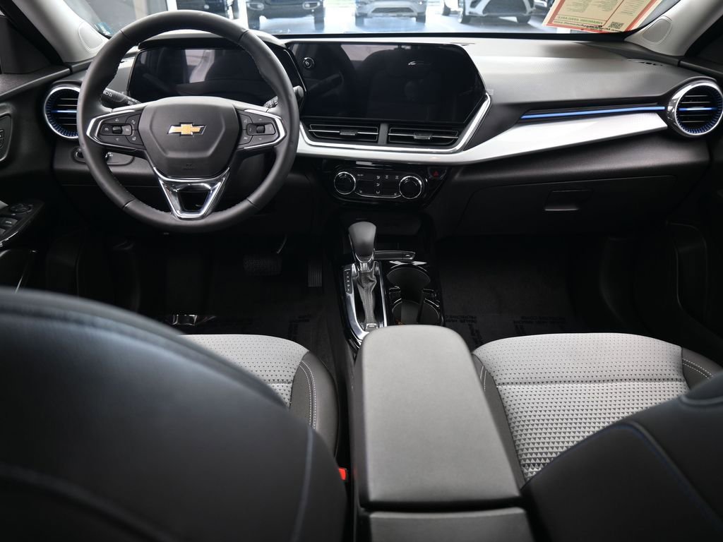 Used 2025 Chevrolet Trax LT w/ LT Convenience Package image 38
