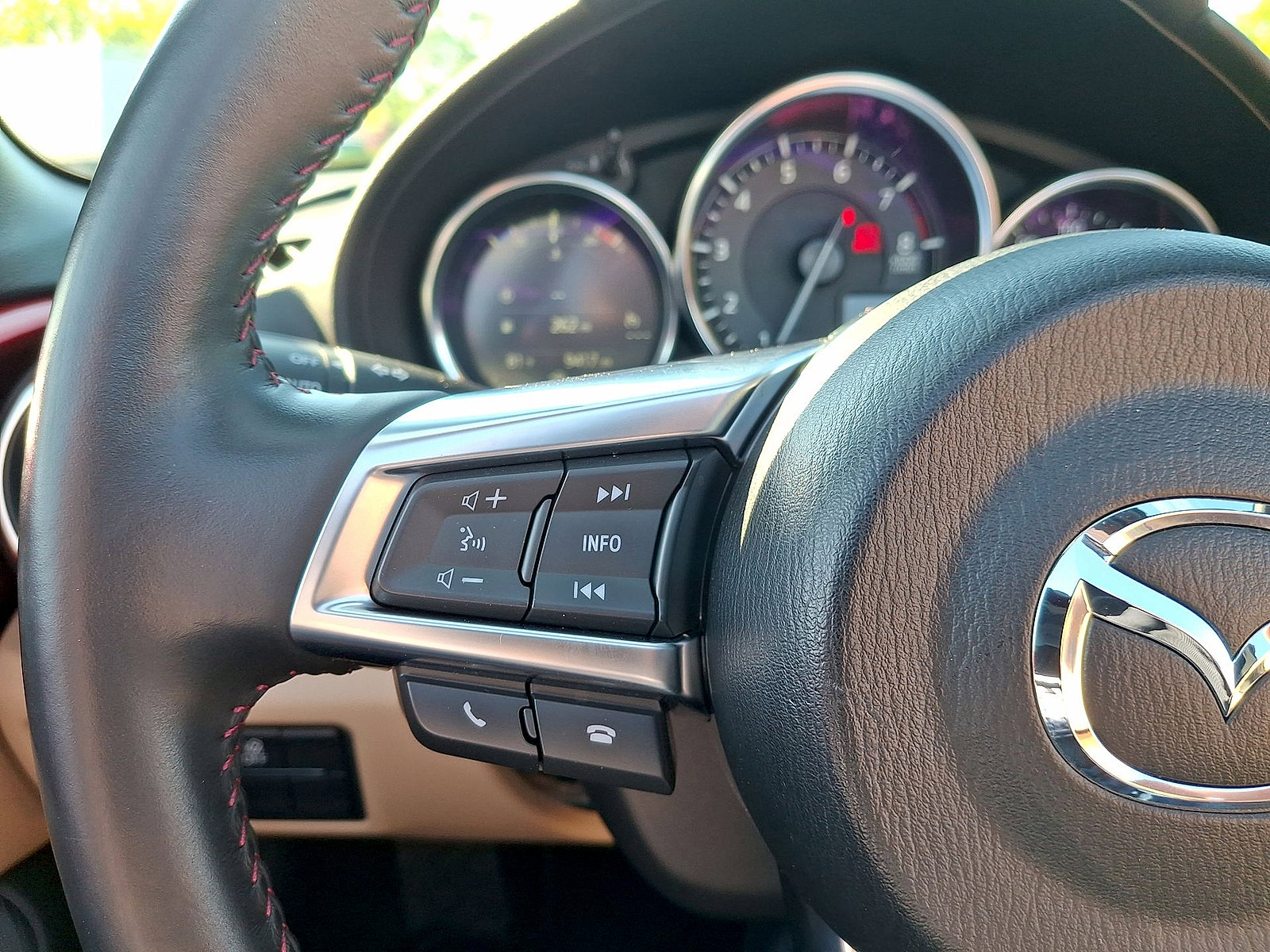 Used 2019 MAZDA MX-5 Miata Grand Touring w/ GT-S Package RWD image 17