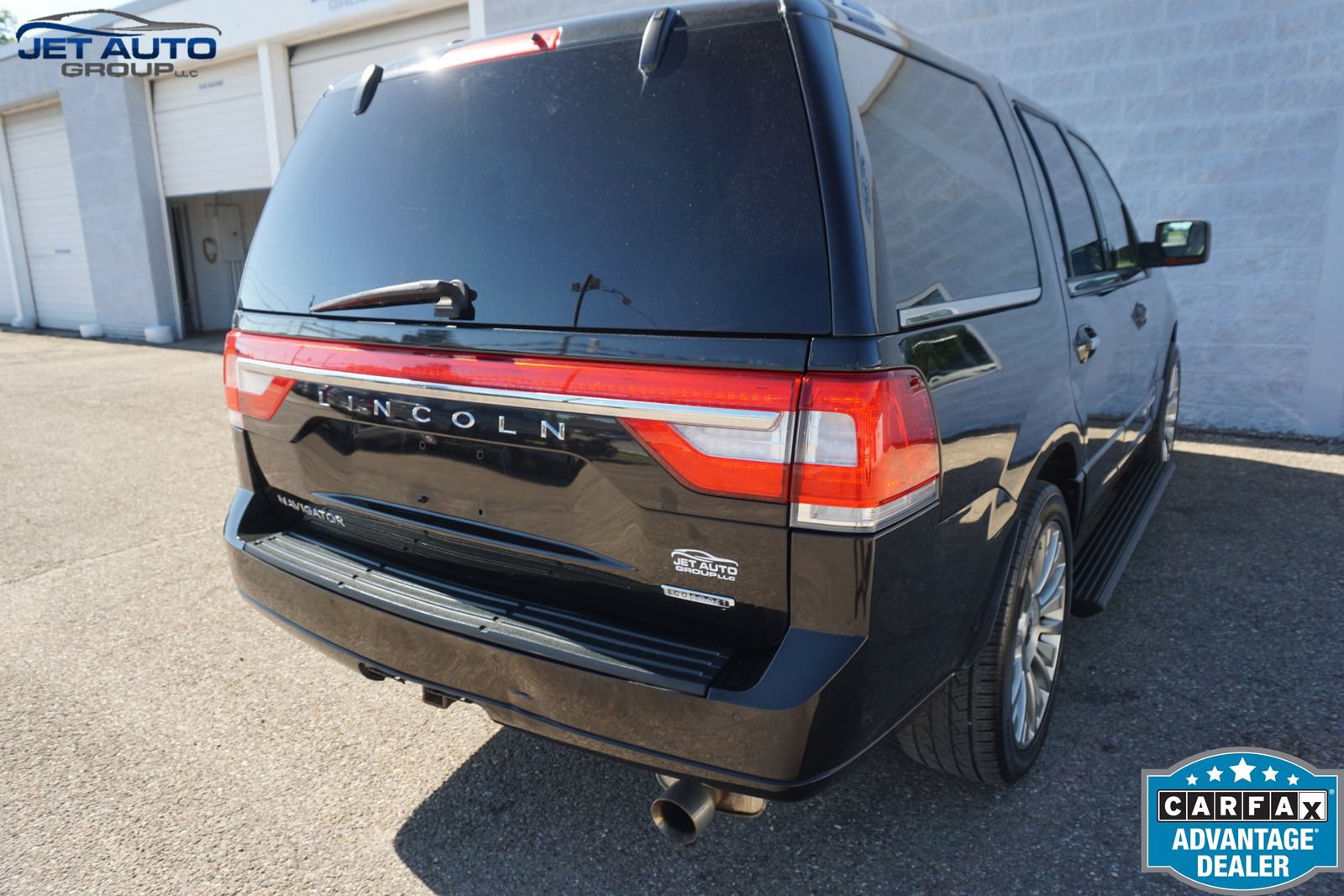 Used 2015 Lincoln Navigator 4WD w/ Equipment Group 101A Reserve image 11