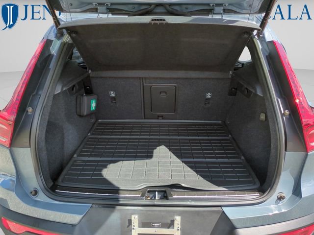 Used 2023 Volvo XC40 B5 Plus w/ Protection Package Premier AWD/4WD image 12