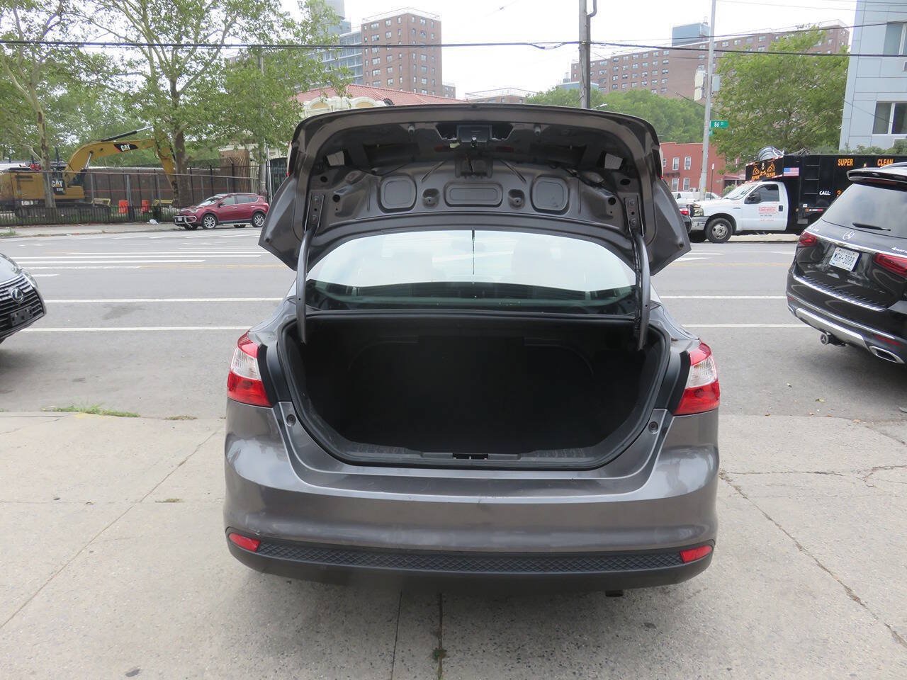 Used 2014 Ford Focus SE w/ Equipment Group 201A FWD image 22