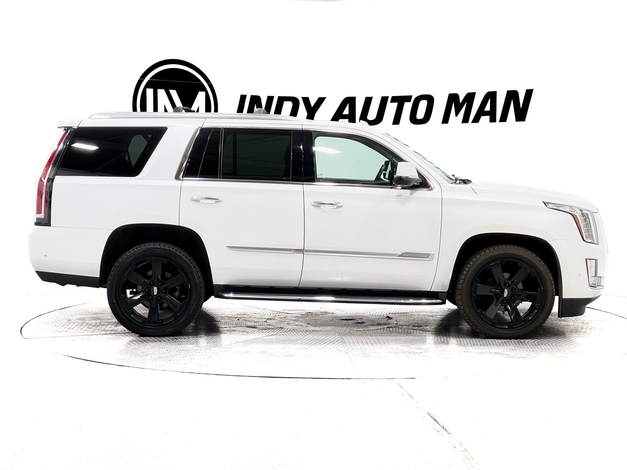 Used 2019 Cadillac Escalade Luxury image 3