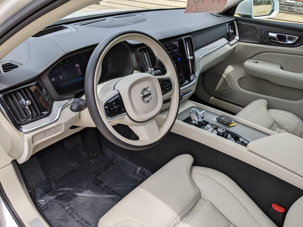 Certified 2026 Volvo V60 B5 Cross Country Ultra w/ Protection Package Premier AWD/4WD image 8