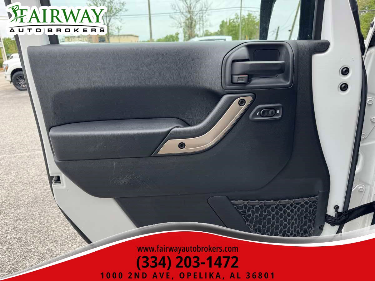 Used 2016 Jeep Wrangler Unlimited Sahara image 24