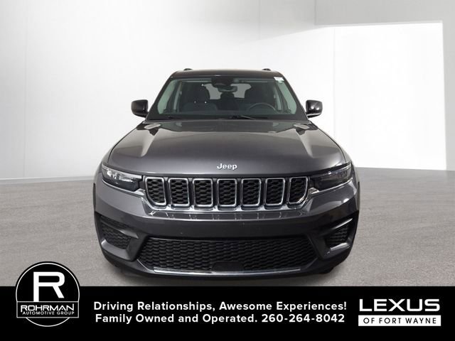 Used 2023 Jeep Grand Cherokee Laredo w/ Luxury Tech Group I image 3
