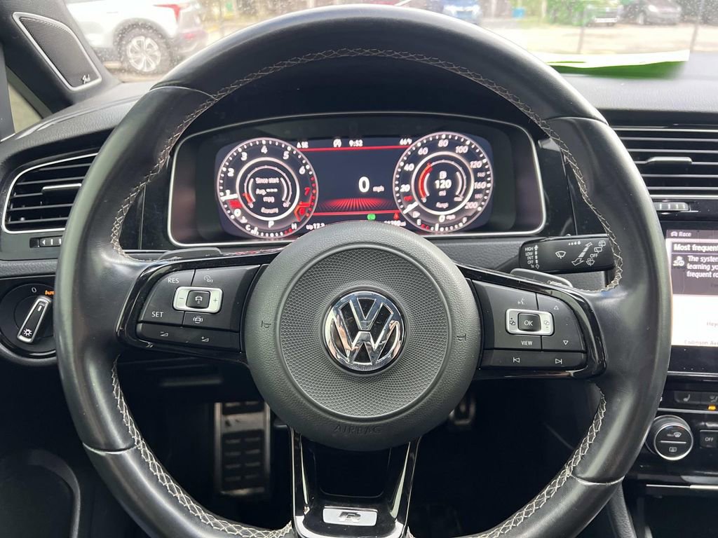Used 2019 Volkswagen Golf R 4-Door image 15