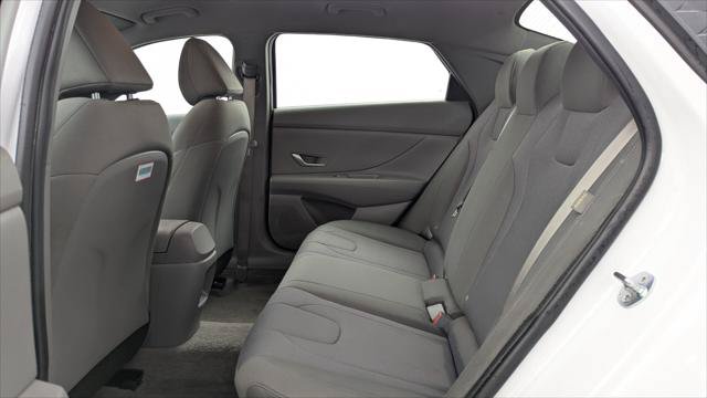 Used 2025 Hyundai Elantra SE FWD image 17