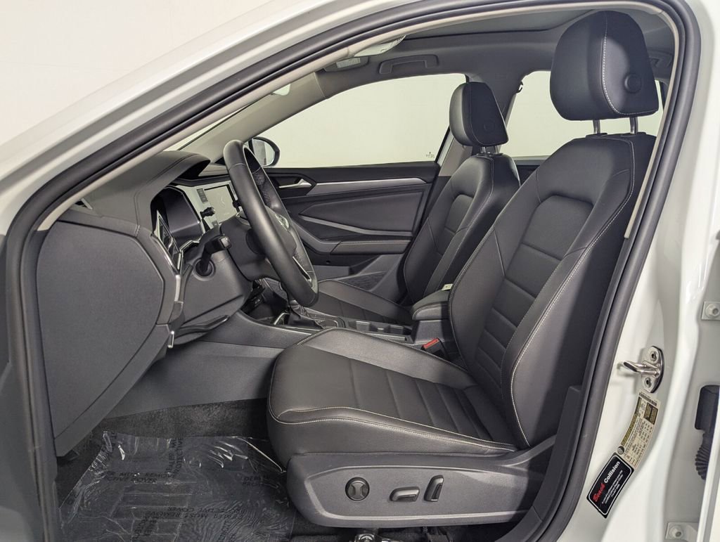 Used 2023 Volkswagen Jetta SE FWD image 12