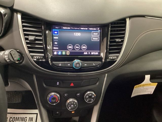 Used 2022 Chevrolet Trax LT w/ LT Convenience Package image 9