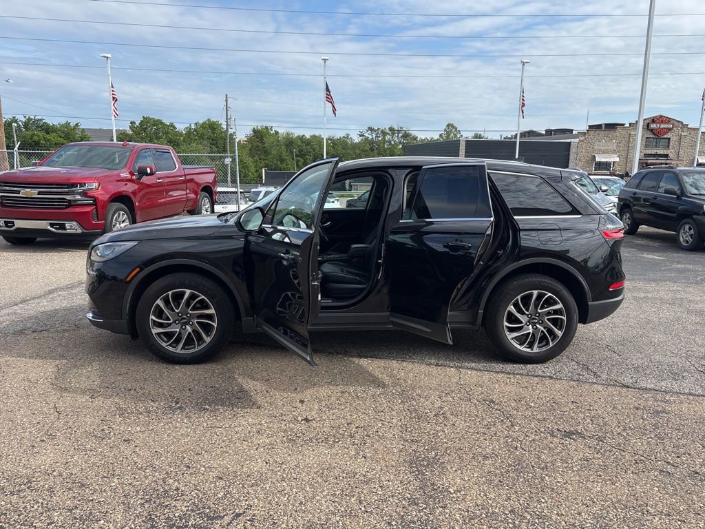 Used 2022 Lincoln Corsair AWD w/ Equipment Group 101A image 4